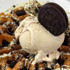  OREO WAFFLE WITH ICE CREAM