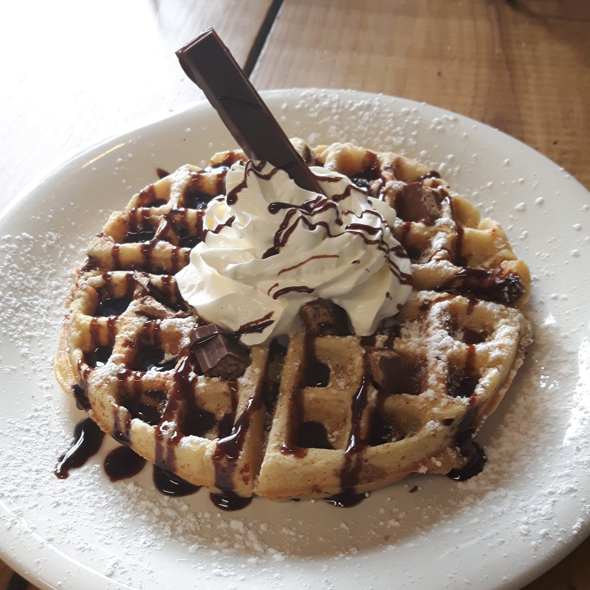 KITKAT WAFFLE WITH ICE CREAM